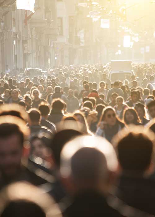 Foule dense dans la ville